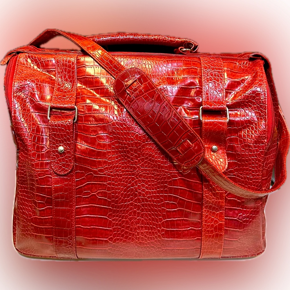 VTG BATH& BODY WORKS SPECIAL EDITION RED CROC EMBOSSED FAUX LEATHER CARRY ON BAG